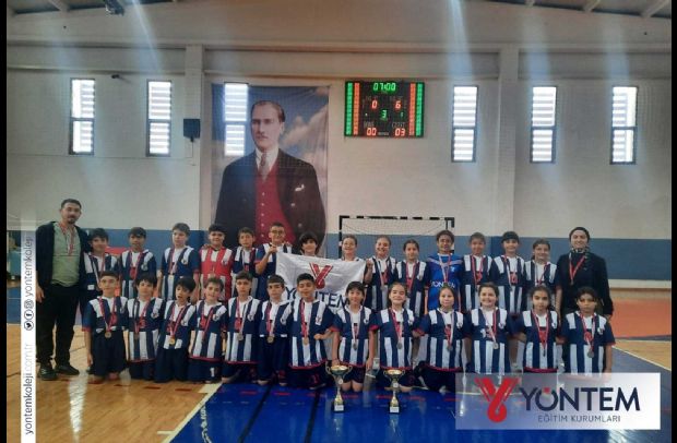 Konya Okullar Arası Hentbol Müsabakaları'nda Minik Erkekler Hentbol Takımımız Konya şampiyonu olmuştur.