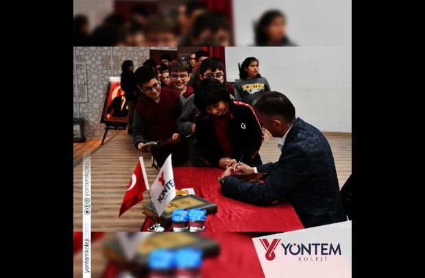 Romanlarını severek okuduğumuz Hasan Sarı bugün kitapseverlerimizle buluştu. 