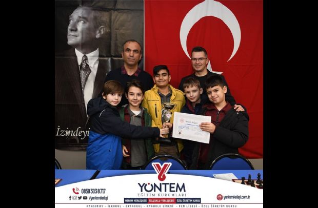 Okul Sporları Küçük Erkekler Satranç Birinciliği' nde Selçuklu Yöntem Ortaokulu 22 okul arasında namağlup Konya 3'üncüsü olmuş ve kupa ile ödüllendirilmiştir.