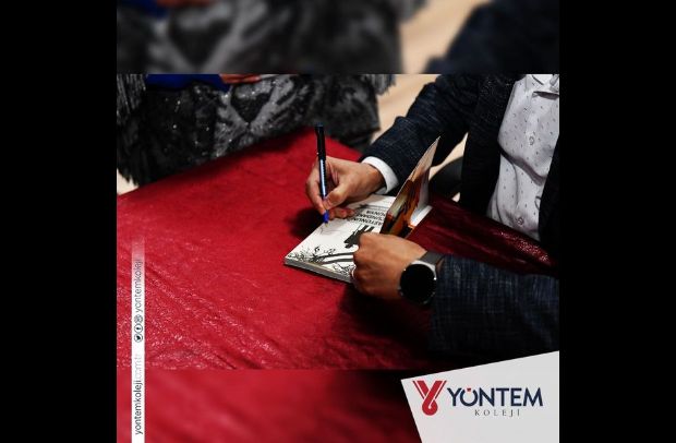 Romanlarını severek okuduğumuz Hasan Sarı bugün kitapseverlerimizle buluştu. 