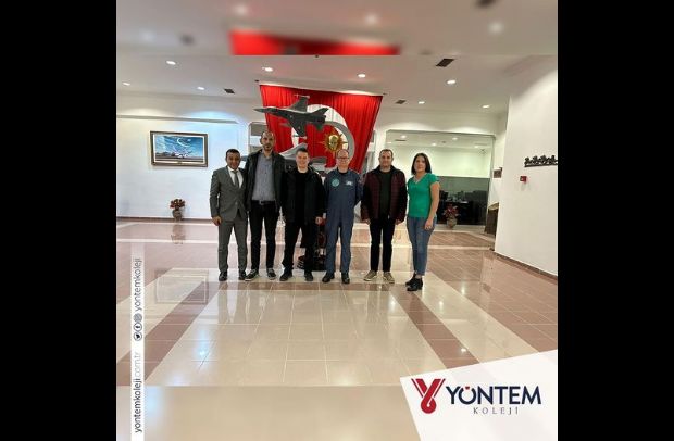 Yönetim Kurulu olarak değerli velimiz 3. Ana Jet Üs ve Garnizon Komutanı Hava Pilot Tuğgeneral Önder Şensöz’ü ve kıymetli eşi Efdal Hanım'ı ve değerli Fehmi Bey'i ziyaret ettik.  Önder Bey'e,  Efdal Hanım'a ve Fehmi Bey'e misafirperverliğinden dolayı  teşekkür ediyoruz.