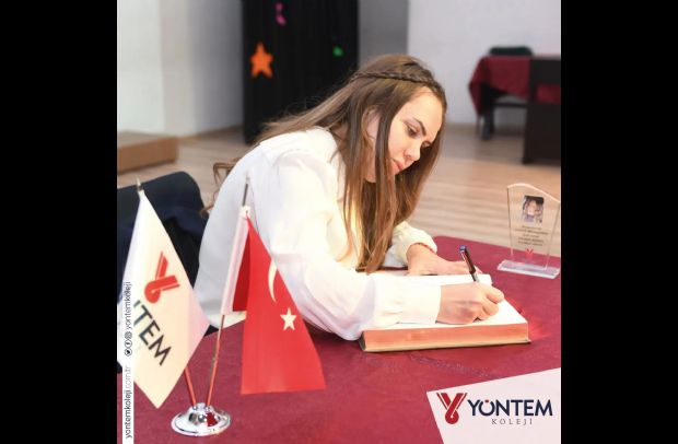 Romanlarını severek okuduğumuz Yasemin Aykol, kitapseverlerimizle buluştu. Kendisine çok teşekkür ediyoruz.