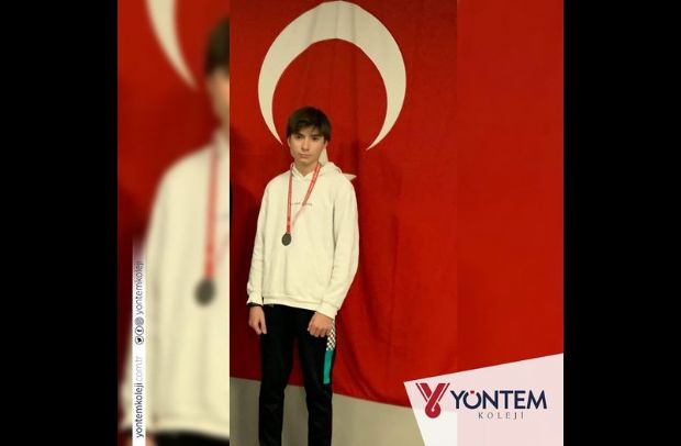 Konya Küçükler Yıldızlar Şampiyonası Satranç İl Birinciliği Müsabakaları'nda 18 Yaş Genel Kategori'de öğrencimiz Eyüp Can Kesici Konya 2.si olmuştur.