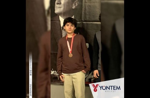 Konya Küçükler Yıldızlar Şampiyonası Satranç İl Birinciliği Müsabakaları'nda 18 Yaş Genel Kategori'de öğrencimiz Mehmet Emir Kesici Konya 3.sü olmuştur.