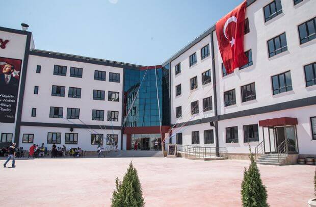 Yöntem Eğitim Kurumlarında Veli Seminerleri yoğun katılımla devam ediyor.