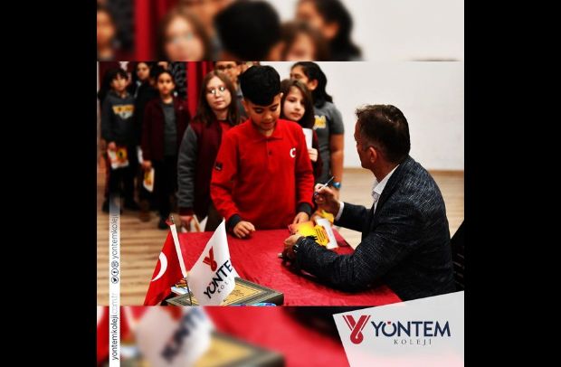 Romanlarını severek okuduğumuz Hasan Sarı bugün kitapseverlerimizle buluştu. 